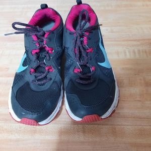 Womens Nike Sneakers size 8 black,pink,blue small hole